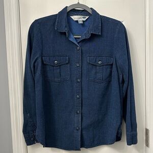 Women’s Old Navy classic denim shirt size M
